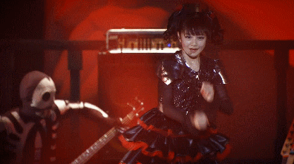 YUI-METAL lets out a cute scream!