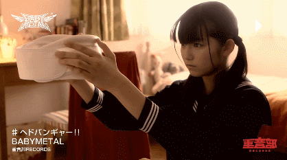 The legendary neckbrace (they call it a corset) is given to SU-METAL.