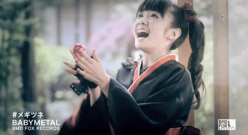 YUIMETAL and MOAMETAL playing.
