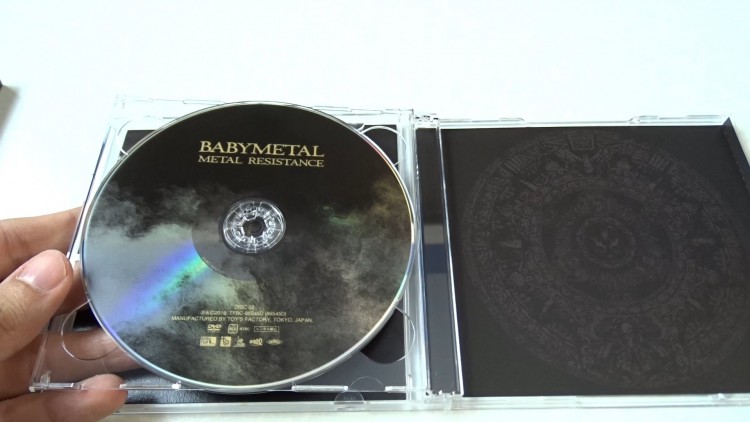 babymetal-metal-resistance-cd-dvd-review3